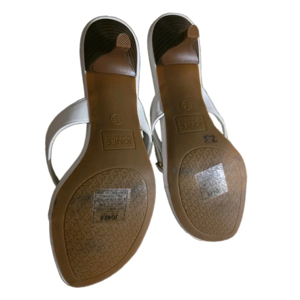 Womens White  Jones New York Slip Ones Lisiana Dress Shoe. Size 6.5.